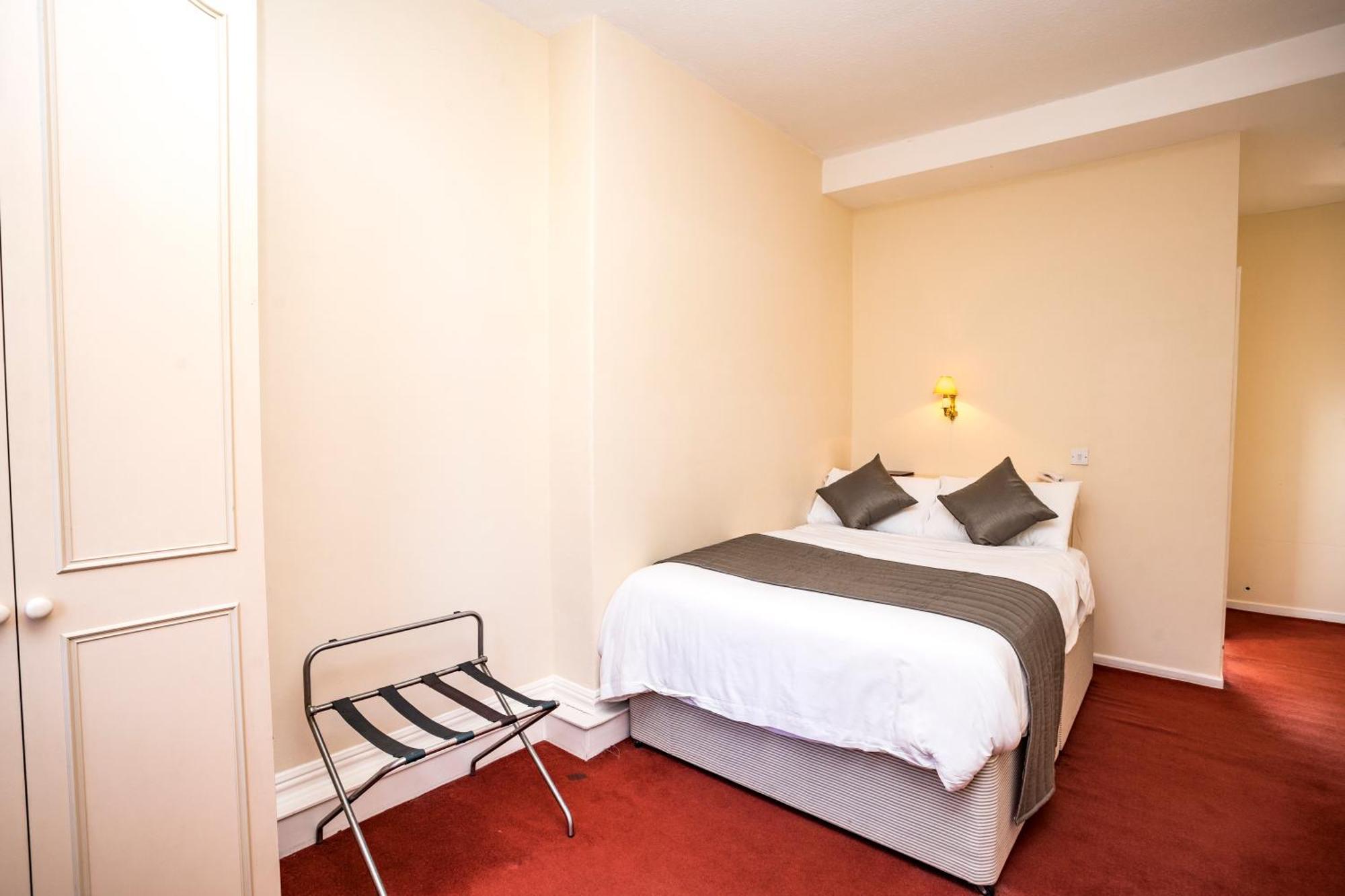 Borough Arms Hotel Newcastle-under-Lyme Εξωτερικό φωτογραφία